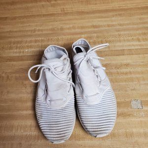 Men's white Puma tsugi ignite foam insoles.